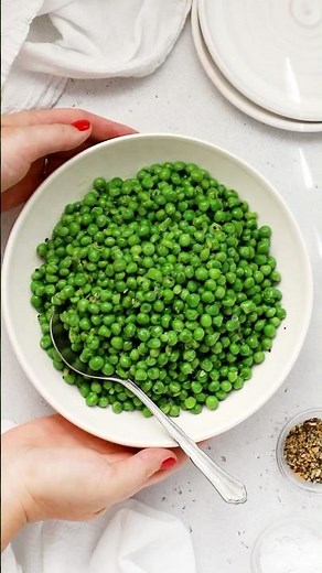 How To Cook Frozen Peas (The BEST Way!)