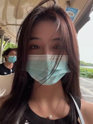 Stylish Chinese Women Mask Fashion Trends