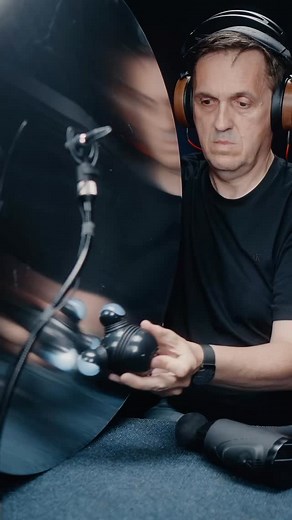 Recording eerie, aggressive textures using a small massager on a 40” metal pan—deep, raw, and perfect for dark cinematic sound design. Sound Design: Creative Cinematic FX for Film & Video Games 🎧⚙️ #sounddesign #composer #cinematic #dnd | Robert Dudzic