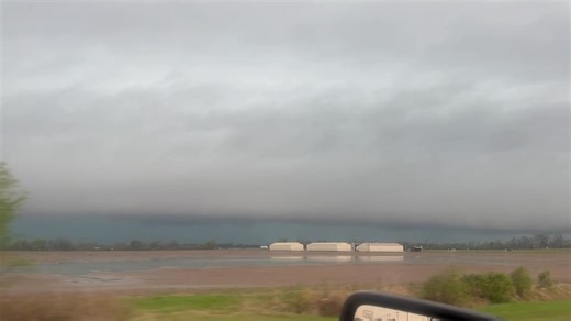 A massive bow echo packing winds of 90 mph is heading straight for Memphis | Reed Timmer Extreme Meteorologist