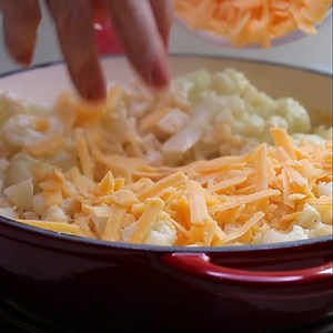 1.3M views · 85 reactions | This is always devoured by the WHOLE FAMILY when I make it! KETO MAC & CHEESE: https://www.isavea2z.com/keto-cauliflower-mac-and-cheese-recipe/ | Keto Friendly Recipes | Facebook