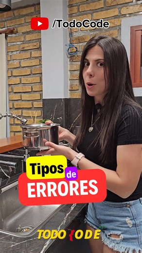 TodoCode on Instagram: "¿Qué ERRORES existen en PROGRAMACIÓN? 🔹Errores de sintaxis: Son los más fáciles de detectar. Ocurren cuando el código no respeta las reglas del lenguaje: una llave mal cerrada, un punto y coma faltante o una palabra mal escrita. 🔹Errores de runtime (en tiempo de ejecución): El programa compila y arranca, pero falla mientras se ejecuta. Suelen aparecer por cosas como dividir por cero, acceder a una posición inexistente de un array o usar un valor null. 