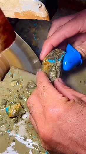 👉 Full Turquoise Cutting Journey 🔹💎 . . . 👉 Today I’m inside our gemstone lapidary, where Turquoise stones are going through preforming, shaping, and final polishing with precision and care. 👉 Follow along to catch the upcoming videos featuring more gemstone cutting processes. 👉 Worldwide shipping is available 🌍 💵 Secure PayPal payments accepted ✅ 👉 DM us now for custom gemstone orders 💌 . . . . . #TurquoiseStone #NaturalTurquoiseGem #TurquoiseCutting #LapidaryWork #GemCuttingProcess #