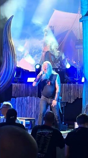 Amon Amarth - Put Your Back Into The Oar (live, Blossom Music C.,OH)#livemetal #concert #amonamarth