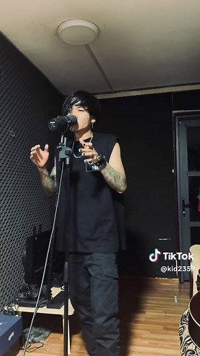 Myo Gyi // အဆိပ်ခွက် Karaoke Performance