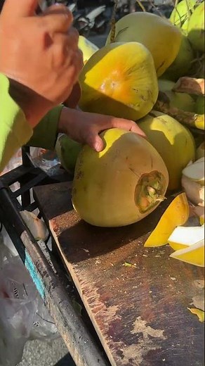 Amazing Freestyle Coconut Cutting Skills