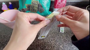 Portable Labor Saving Paper Clam Clip Dispenser,2 Upgrade Handheld Fast Clam Clips &40 Colorful Metal Refill Clips, Cute Wrapping Paper Clipper for Office Home School Teacher Gifts Kitchen -Rainbow