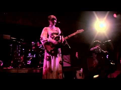 Viv Albertine - hook up girl (live at Bush Hall)