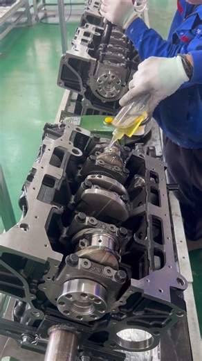 Hyundai Sorento Santa Fe D4CB Engine Piston Installation #Hyundai #engine #carengine #Sorento #D4CB