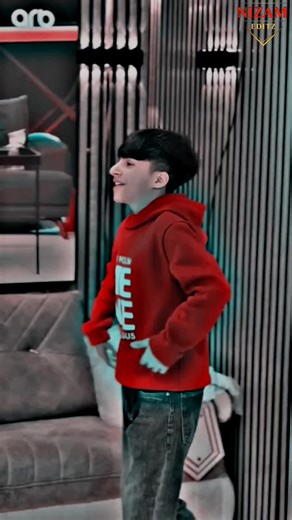 Turkish Guy Dancing in Club | Professional Dancers Showcase their Moves