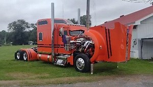 1.7K views · 139 reactions | Endless amounts of cool designs in this large KW! #gearjammermagazine #webringthecooltruckstoyou #moretrucksthanads | Gear Jammer Magazine - Working Show Trucks USA-calendars,etc. | Facebook