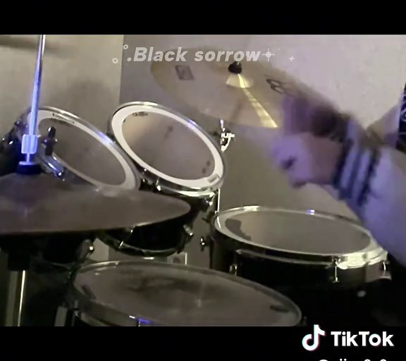 How to Cry Noisily ( ;´ - `;)