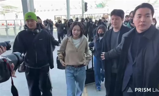 JENNIE's Departure at ICN Airport: Safe Flight to Paris!