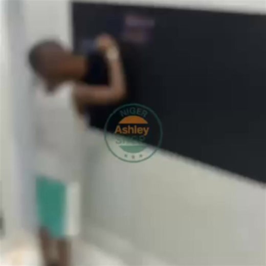 🎯 Faites apprendre vos enfants en s’amusant ! Collez ce tableau mural adhésif sur n’importe quel mur, et laissez vos enfants écrire, dessiner et réviser chaque jour. 🖊️ Facile à poser, à effacer et à réutiliser. 💡 Idéal pour la maison, l’école ou les devoirs du soir. 👉 Apprendre devient un plaisir ! | TAKNI