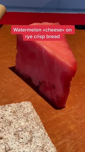 Crispbread with Watermelon: A Delicious Fusion