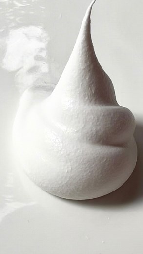 Dani Bergman - Learn Textured Art on Instagram: "Paint mixing Sunday! Mixing light modelling paste with heavy body acrylic for floral textured art. When I demonstrate this in my art classes, my students ALWAYS instantly relax. Does this have the same effect when you watch this too? #paintmixing #fluro #brightcolors #texturequeen #artistmentor #teachart #artsy #visualasmr"