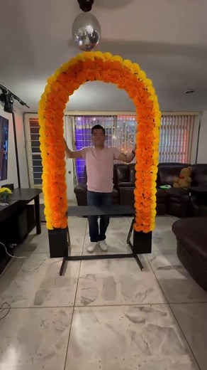 Cómo hacer un arco de flores para el Día de Muertos