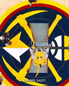 SuperMascot Rocky Ladder Shot