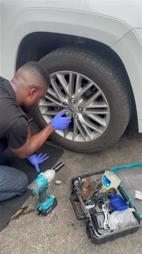 Save yourself a trip to the mechanic DIY Brake Pad change for Jeep Grand Cherokee 2018