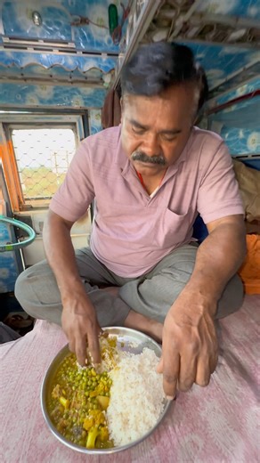 Truck driver ke style me cooking 🧑‍🍳 😋…..