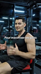 Si tu t’entraînes 5 fois par semaine, arrête immédiatement de faire : Un jour pecs Un jour dos Un jour jambes Un jour épaules Un jour bras Ce genre de split est dépassé. Pourquoi ? Parce que tu ne stimules chaque muscle qu’une seule fois par semaine, ce qui n’est pas suffisant. 👉 Pour maximiser tes résultats, tu dois travailler chaque groupe musculaire 2 fois par semaine. Voici un programme sur 5 jours bien plus efficace : 📅 Premier jour c’est PUSH Donc 2 exos pour les pecs 2 pour les épaules 