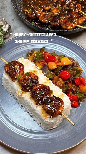Skewered, fried, and perfectly glazed! 🍤✨ Crispy shrimp on a stick coated in a sweet & spicy honey chilli glaze — a finger-licking treat you can’t resist. #HoneyChilliShrimp #SkeweredShrimp #GlazedShrimp #FriedShrimp #SweetAndSpicy #CrispyShrimp #MarinatedShrimp #FingerFoodDelight #SeafoodLovers #StickyShrimp #RestaurantStyleShrimp #QuickAndTasty | Passion2cook
