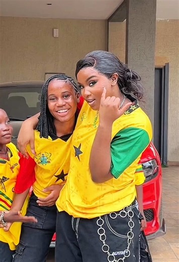 Moments like this remind us that the future of Ghana 🇬🇭 dance is bright. Big love to @STARGYAL for all she’s doing for us. Truly inspiring the next generation. Dc: @Afrostar Kids Academy 🩷🩵🌟 🎵: @𝔸𝕙𝕞𝕒𝕟𝕖𝕖_𝕏𝕢𝕝𝕦𝕤𝕚𝕧 W/ @Catherine Awuah Owiredu @CENTY DANIELLA and @Yehowada 🧸 #naaayeley #fyp #dancechallenge #afrostarkidsacademy #afronitaaa