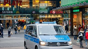 Mann droht Security-Mitarbeiter mit dem Tod – dann zückt er ein Messer