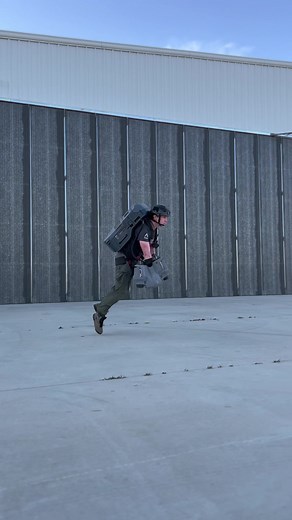 Shooting for the moon in Bakersfield, CA 🤘🏽🚀 #humanflgiht #jetpack #iornman #power #gravity #aviation #wild #learntofly