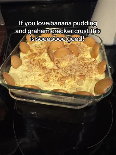 Banana pudding on a graham cracker crust! It’s not beautiful, but omg it is soooo good! #bananapudding #eat #sweettooth
