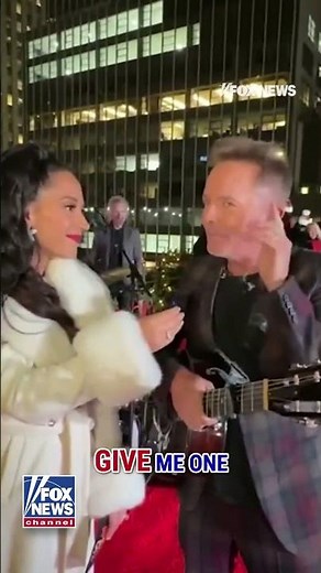 HOLIDAY HARMONY: Chris Tomlin shares his favorite Christmas song #shorts #foxnews #news #us