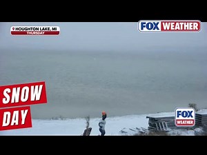 COLD TURKEY 🦃: Snow blankets areas in Michigan on Thanksgiving.