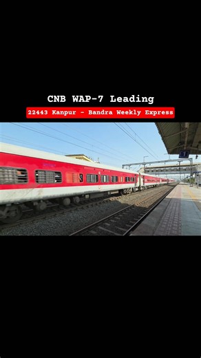 Insane Women Doing Risk In Front Of 22443 Kanpur - Bandra Weekly Express