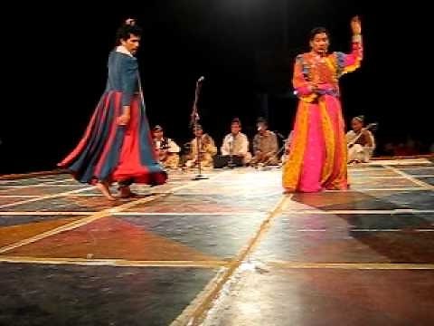 Kashmiri Dance: Bacha Nagma Kashmiri Dance - Traditional Kashmiri Dance