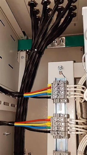 Ꭺᴅɪᴛʏᴀ Ꮶᴜᴍᴀʀ on Instagram: "Motor Cable Termination 👉🪛🪛💯💯⚡️⚡️#electrician #electricalwork #electricianproblems #electricianproblems #electricianslife"