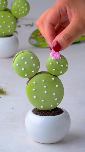 1.2M views · 7.4K reactions | Turning desserts into art with these adorable macaron designs! ✨ | So Yummy | Facebook