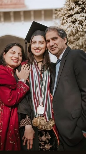 Fatima Arif | Pov: You make your parents proud! 👩🏻‍🎓🥇🏅🏆 // [ Graduation shoot, gold medalist, topper, MBBS, King Edward ] | Instagram