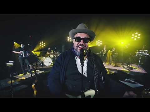 Quarantunes #24 with The Mavericks 🎶 (Waiting For) The World to End