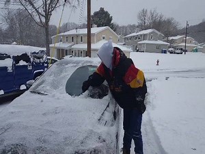 3.1M views · 1K reactions | ❄️ ThIs Clever Tool Removes Ice & Snow Off Your Car In JUST SECONDS! ❄️  FREE Priority Shipping In The U.S.   Buy 1 Get 1 Free!  ➡️➡️➡️ www.MiracleScraper.com | Miracle Scraper | Facebook
