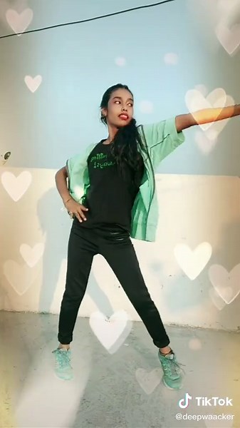 haye rama rama😆starting hi osm hui #viraldance #draftvideo#hayeramaramaho #waacking#oldvideo#deepwaack #dancelover#girlpower#foryou@tiktok_india
