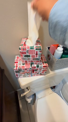 1.9K views | Easy Tissue box DIY Christmas decoration #idea #fblifestyle #tips #christmasdecoration | Maxkiereels | Facebook