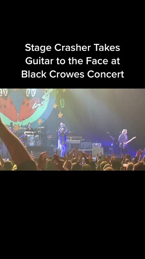 Guitarist Rich Robinson went on the attack during The Black Crowes’ concert in Melbourne 😳 (Credit: Greg Valentine / YT) #concert #wtf #rock #theblackcrowes