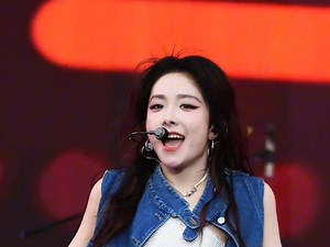 喻言《Uptown Funk》4K直拍 太酷了