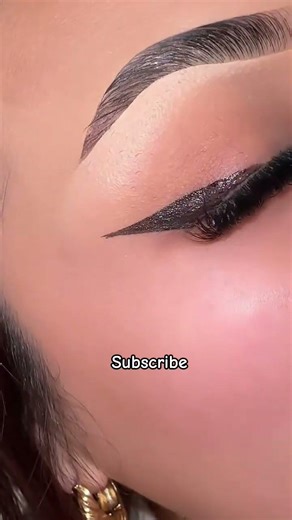 Wing Eyeliner Tutorial For Beginner♥️ #eyemakeup #makeuptutorial #makeup #makeuphacks #youtubeshorts