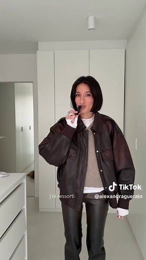 Un Strip Tease de Qualité avec Alexandra Guerain et Rayane sur TikTok