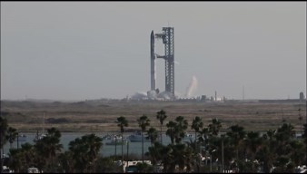 Liftoff SpaceX launches Starship Super Heavy IFT-6 from Starbase Texas - 57906146