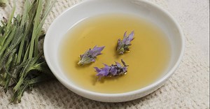 Ervas naturais para dormir mais rápido: conheça 6 apontadas pela ciência