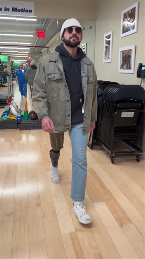 Watch out 2026!! @socarb is coming for you!!🦾. Custom above the knee prosthesis with the #ottobockcleg and the #alleles 3d printed cover!! Smooth walking 🔥🔥 @ottobockcare_northamerica #prostheticsinmotion #teampim #amputeetiktok