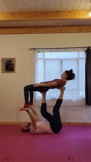 acroyoga smooth beginner flow #acroyoga #acro #couplegoal #יוגה #אקרויוגה #yoga