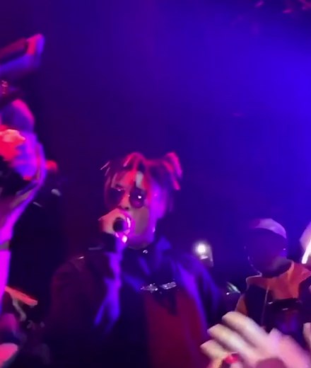 Juice wrld singing “Suge” by @dababy #juicewrld #juicewrld999 #juicewrldg #999 #999club #999shit #999gangforeverr #999edit #juicewrldclips #juicewrldconcert #juicewrldlive #999positivity #dababy #suge #dababywrldd #juicewrldd #rarejuicewrld #unseenjuicewrld #999forever